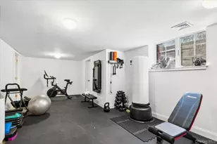 73 Huntington Rd, Scarsdale, NY 10583 - Photo 19