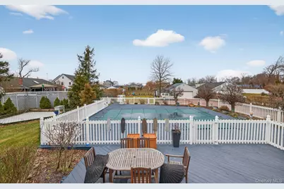 108 Awixa Avenue, Bay Shore, NY 11706 - Photo 35