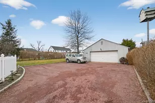 108 Awixa Ave, Bay Shore, NY 11706 - Photo 41