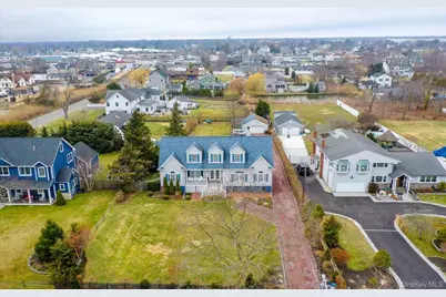 108 Awixa Avenue, Bay Shore, NY 11706 - Photo 47