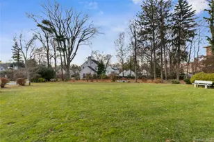 37 Brompton Rd, Great Neck, NY 11021 - Photo 15