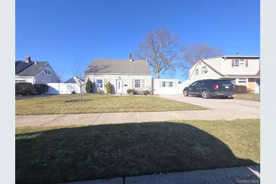 13 Peachtree Lane, Levittown, NY 11756 - Photo 9