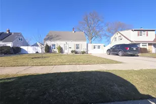 13 Peachtree Ln, Levittown, NY 11756 - Photo 9