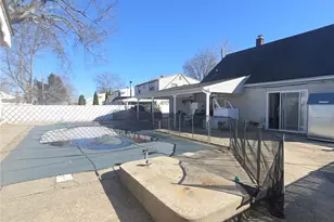 13 Peachtree Ln, Levittown, NY 11756 - Photo 25