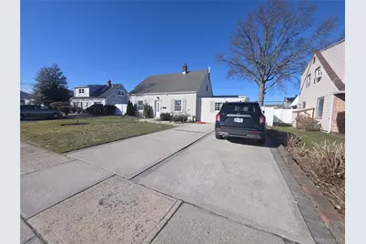 13 Peachtree Lane, Levittown, NY 11756 - Photo 3