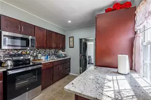 13 Peachtree Ln, Levittown, NY 11756 - Photo 5