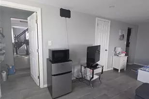 13 Peachtree Ln, Levittown, NY 11756 - Photo 15