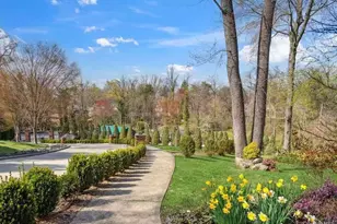 45 Tain Dr, Great Neck, NY 11021 - Photo 23