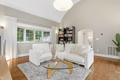 22 Taunton Road, Scarsdale, NY 10583 - Photo 3