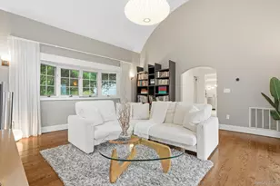 22 Taunton Rd, Scarsdale, NY 10583 - Photo 3