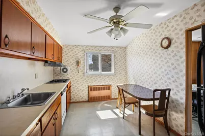 37 Evergreen Avenue, Bethpage, NY 11714 - Photo 9