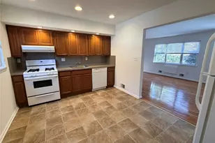 86 McLoughlin St, Glen Cove, NY 11542 - Photo 5