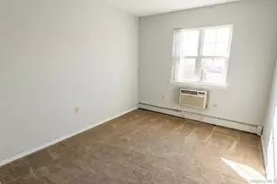 82-73 Country Pointe Cir, Queens Village, NY 11427 - Photo 15