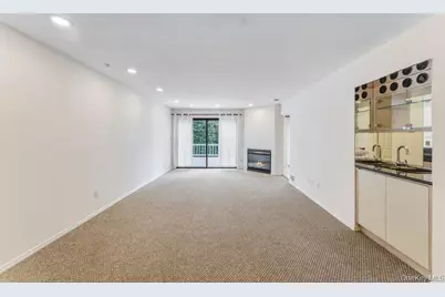 124 Foxwood Drive, Jericho, NY 11753 - Photo 9