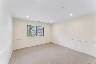 124 Foxwood Dr, Jericho, NY 11753 - Photo 19