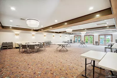 124 Foxwood Drive, Jericho, NY 11753 - Photo 35