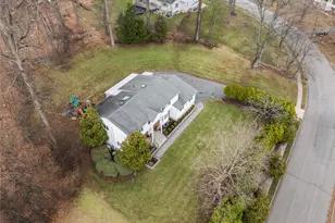 20 Algonquin Cir, Airmont, NY 10952 - Photo 3