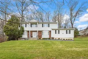 20 Algonquin Cir, Airmont, NY 10952 - Photo 5