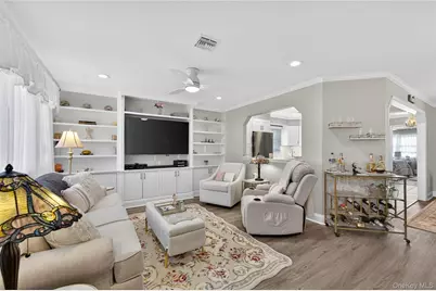 1 Atlantic Avenue #Apt 35, Farmingdale, NY 11735 - Photo 5