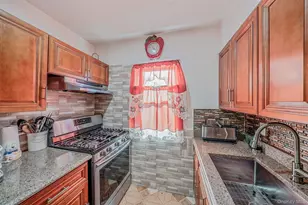 102-29 184th St, Hollis, NY 11423 - Photo 7