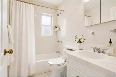 1372 Hollywood Avenue, Bronx, NY 10461 - Photo 17