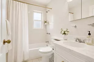 1372 Hollywood Ave, Bronx, NY 10461 - Photo 17