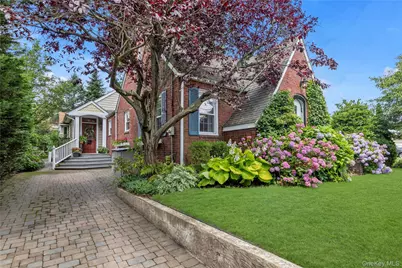 550 Nassau Boulevard, West Hempstead, NY 11552 - Photo 1