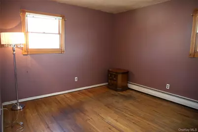 250 Wyona Avenue, Lindenhurst, NY 11757 - Photo 9