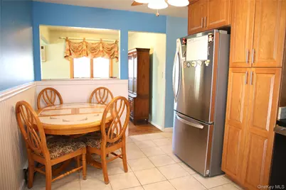 250 Wyona Avenue, Lindenhurst, NY 11757 - Photo 3