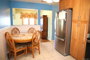 250 Wyona Ave, Lindenhurst, NY 11757 - Photo 3