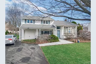 7 Phipps Lane, Plainview, NY 11803 - Photo 3