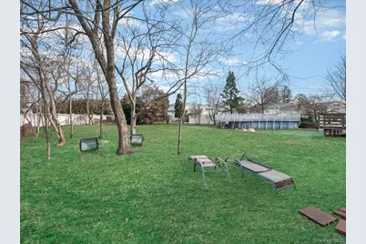 7 Phipps Lane, Plainview, NY 11803 - Photo 5
