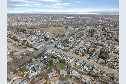 7 Phipps Lane, Plainview, NY 11803 - Photo 19