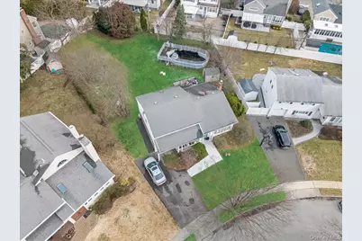 7 Phipps Lane, Plainview, NY 11803 - Photo 15