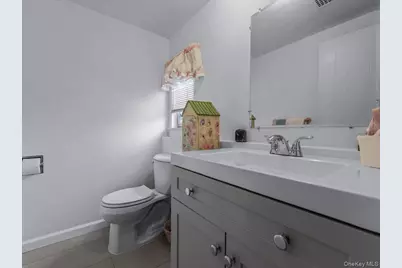 7 Phipps Lane, Plainview, NY 11803 - Photo 9