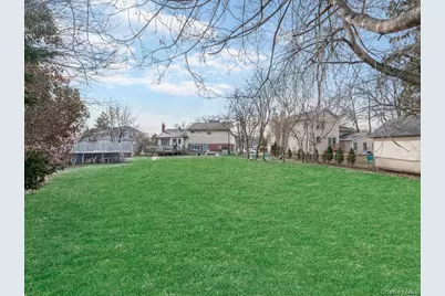 7 Phipps Lane, Plainview, NY 11803 - Photo 7