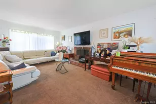 84 Middle Neck Rd, Roslyn, NY 11576 - Photo 3