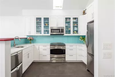 168 Sterling Street, Greenport, NY 11944 - Photo 5