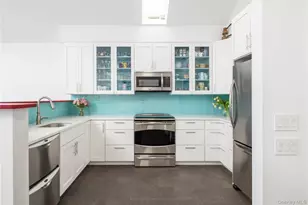 168 Sterling St, Greenport, NY 11944 - Photo 5