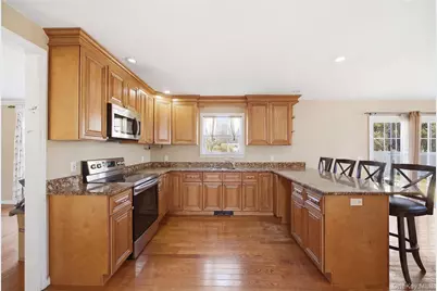 63 Pinedale Avenue, Farmingville, NY 11738 - Photo 5