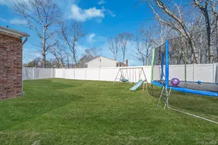 77 Market St, Mastic Beach, NY 11951 - Photo 23