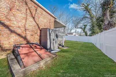 77 Market Street, Mastic Beach, NY 11951 - Photo 27