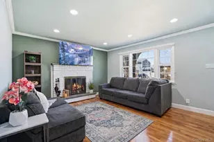 303 Kansas St, Lindenhurst, NY 11757 - Photo 3