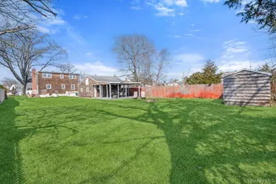 303 Kansas Street, Lindenhurst, NY 11757 - Photo 17