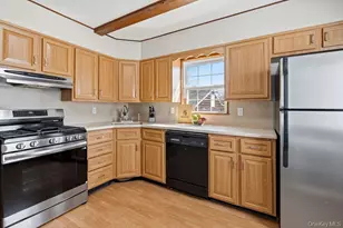 303 Kansas St, Lindenhurst, NY 11757 - Photo 5