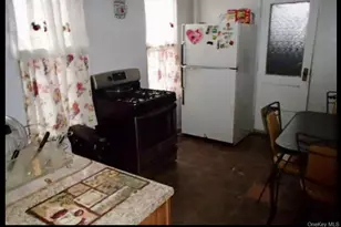 25-15 Ericsson St, East Elmhurst, NY 11369 - Photo 5