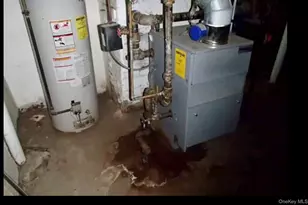 25-15 Ericsson St, East Elmhurst, NY 11369 - Photo 9