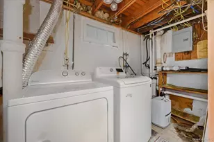 30 Middle Dr, Huntington, NY 11743 - Photo 13