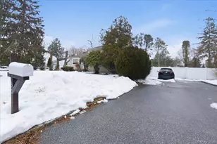 30 Middle Dr, Huntington, NY 11743 - Photo 21