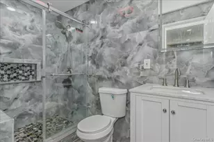 949 Union St, Bohemia, NY 11716 - Photo 19